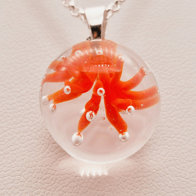 Pendentif Ariel rouge 1