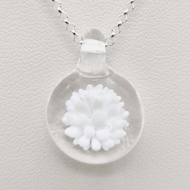 Pendentif Dahlia blanc 1