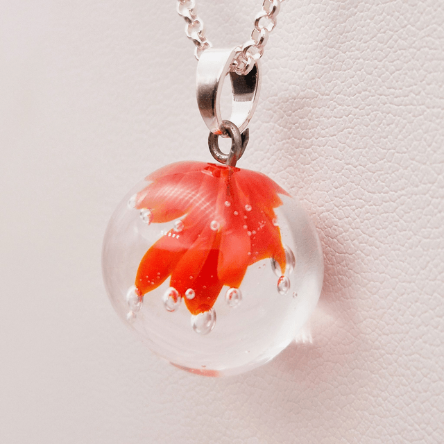 Pendentif Ariel rouge 2