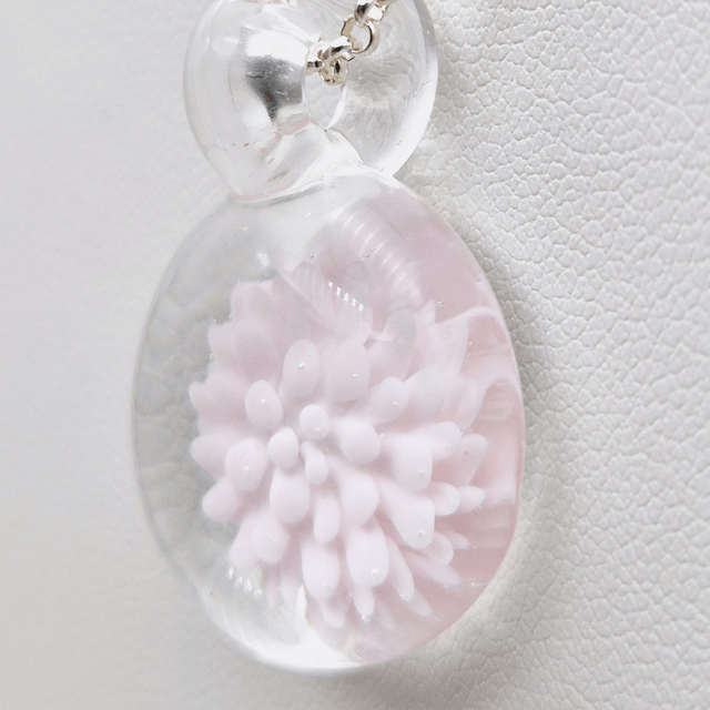 Pendentif Dahlia rose clair