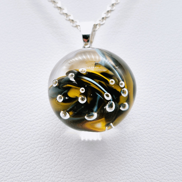Pendentif Ariel moutarde et bleu