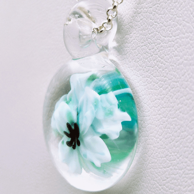 Pendentif Flora vert et blanc