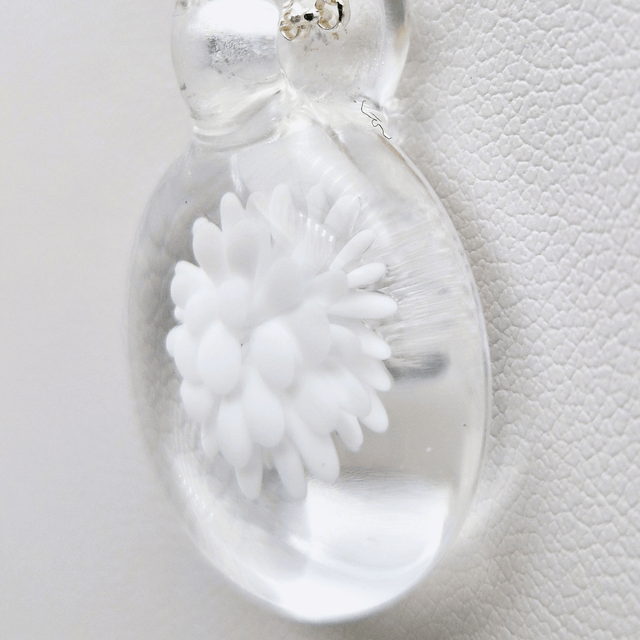 Pendentif Dahlia blanc 2