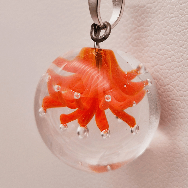 Pendentif Ariel rouge 1