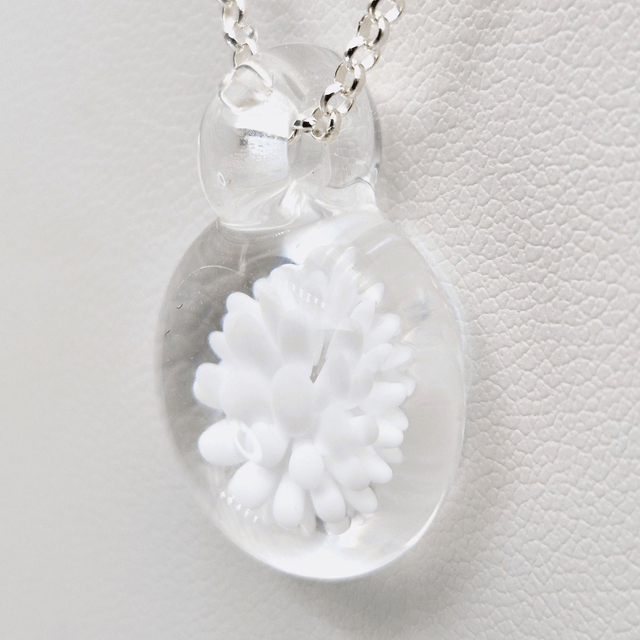 Pendentif Dahlia blanc 1