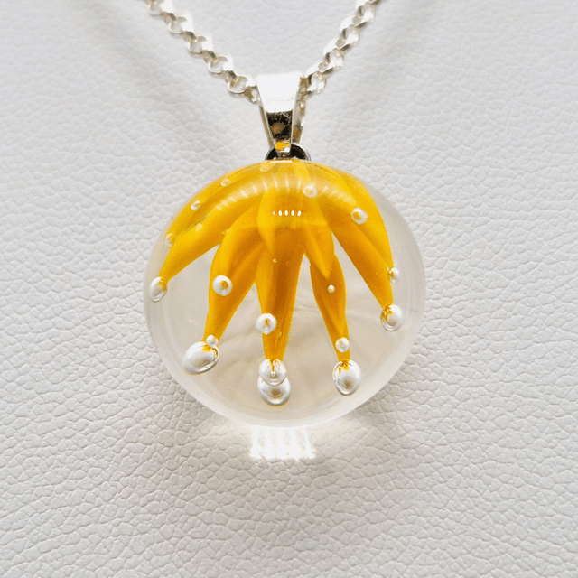 Pendentif Ariel moutarde