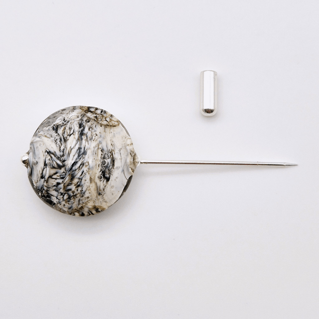 Broche Planète ivoire et grise