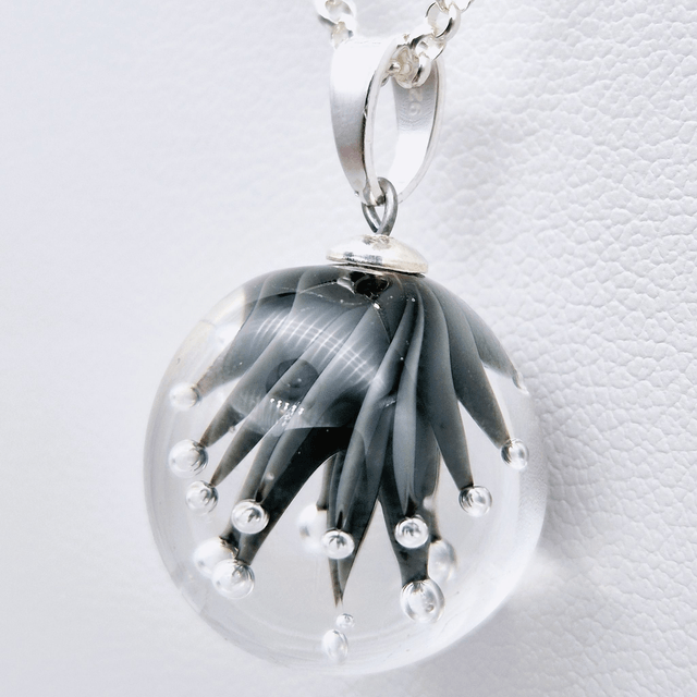Pendentif Ariel gris