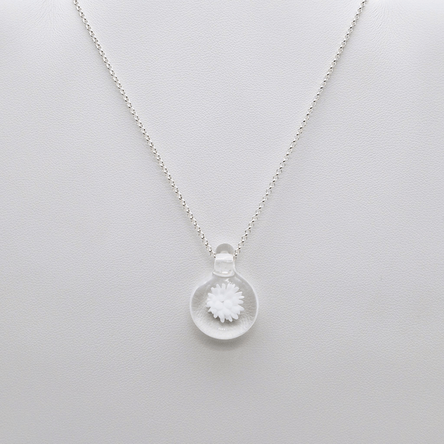 Pendentif Dahlia blanc 2
