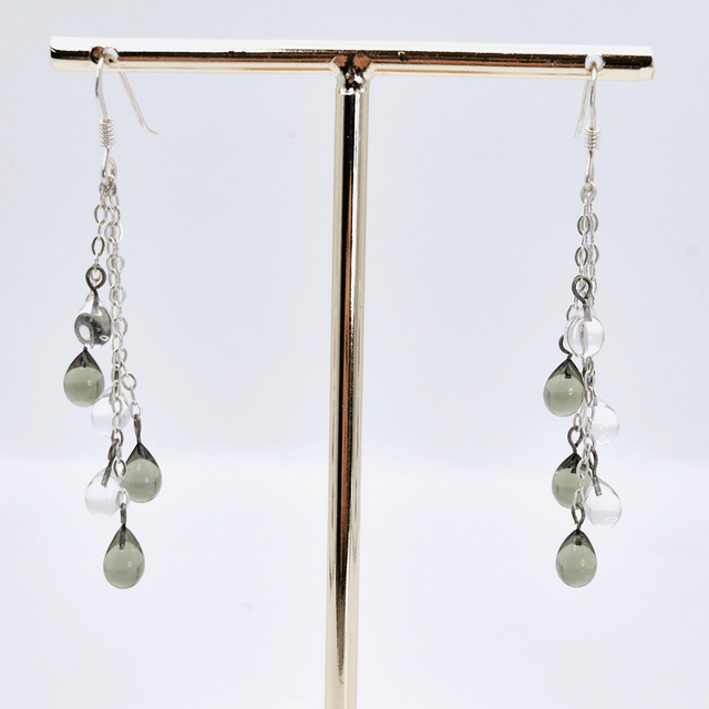 Boucles d'oreilles Gouttes grises et transparentes