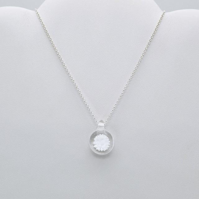 Pendentif Dahlia blanc 1