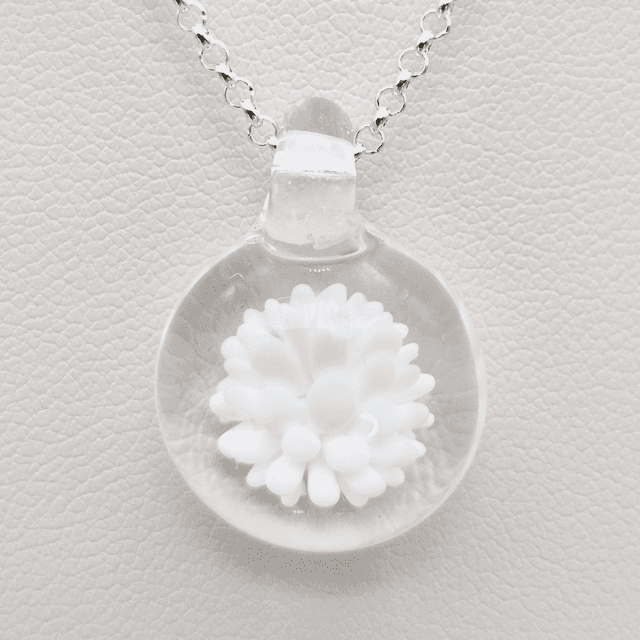 Pendentif Dahlia blanc 1