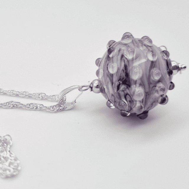 Pendentif Boule violette marbrée