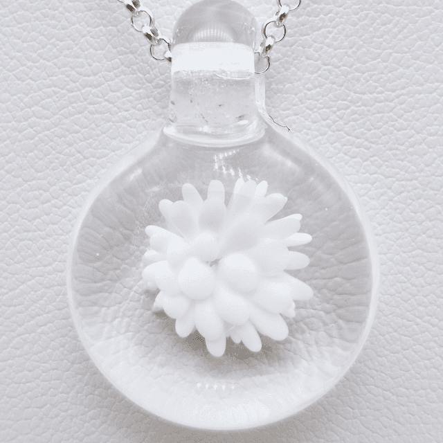 Pendentif Dahlia blanc 2