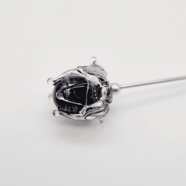 Broche Clochette noire métalissée